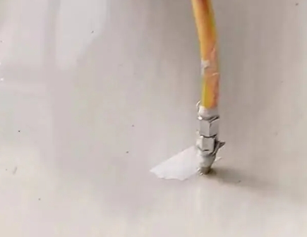 临湘瓷砖空鼓维修公司专业解答在瓷砖铺贴过程中，如果使用的砂料过粗（如全部使用了粗砂），可能会导致以下问题